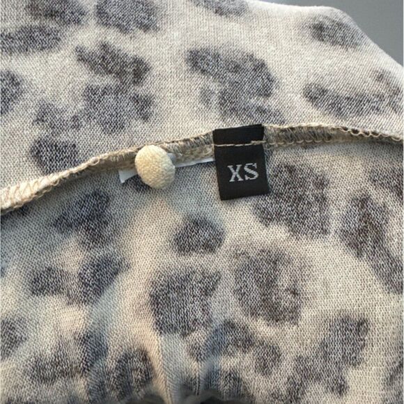 Allison Joy Leopard Print Dress XS With Ruffled Sleeves & Keyhole Back - Picture 5 of 5